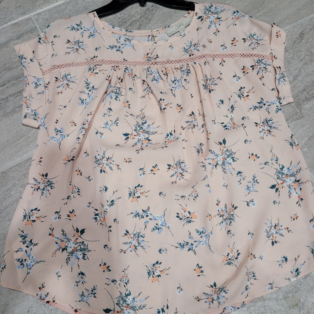 ❤️ Loft Blouse,  Size Small, like New Beautiful top!! See pics, pretty details!